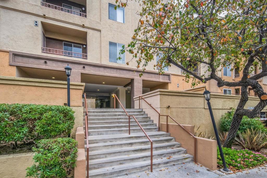3440 Lebon Dr 4301