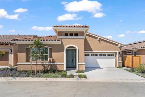 Photo of 2112 Red Oak Drive, Hollister, CA 95023 (MLS # ML82035895)