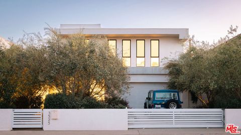 3525 Barry Avenue Los Angeles CA 90066