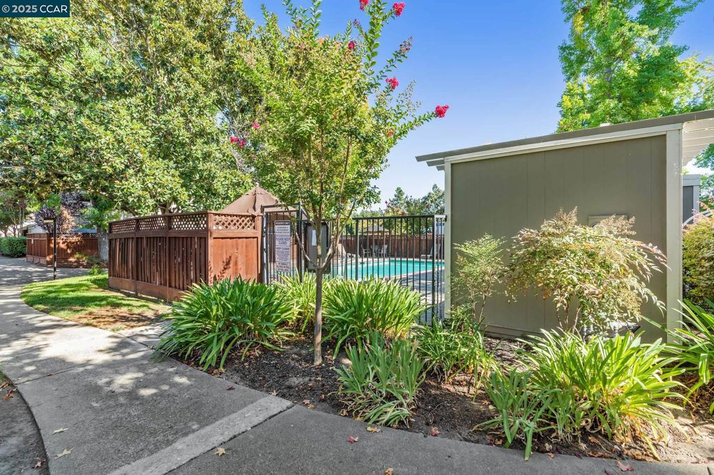 GARDEN CREEK - Residential