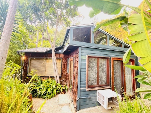 FAMILY TRUST AUCTION!!! SET IN TRANQUIL, PARK LIKE GROUNDS IS A RARE OPPORTUNITY TO PURCHASE A 1 BEDROOM, 1 BATHROOM PIED A TERRE HOME, WITH ADJOINING LOT, NESTLED IN THE ICONIC HOLLYWOOD HILLS, JUST BELOW THE LEGENDARY HOLLYWOOD SIGN.
