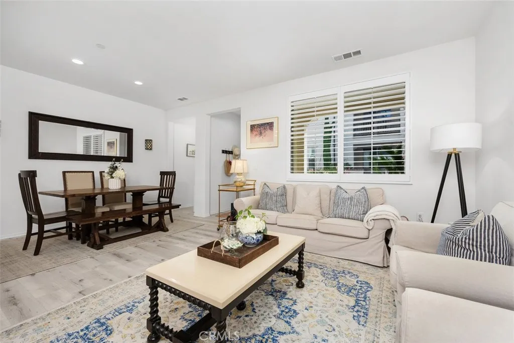 Ontario, California 91762, United States, 3 Bedrooms Bedrooms, ,3 BathroomsBathrooms,Residential,Active,196092