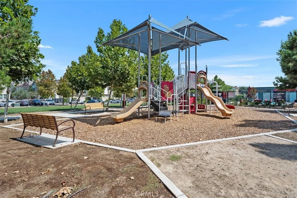 Ontario, California 91762, United States, 3 Bedrooms Bedrooms, ,3 BathroomsBathrooms,Residential,Active,196092