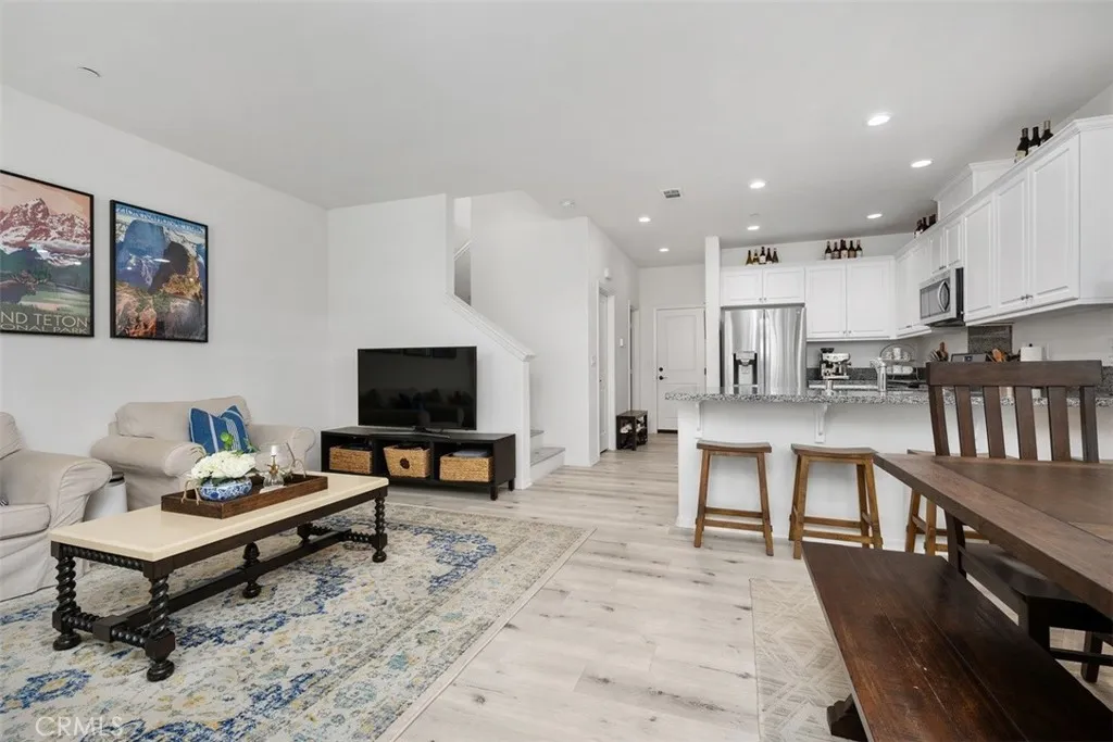 Ontario, California 91762, United States, 3 Bedrooms Bedrooms, ,3 BathroomsBathrooms,Residential,Active,196092