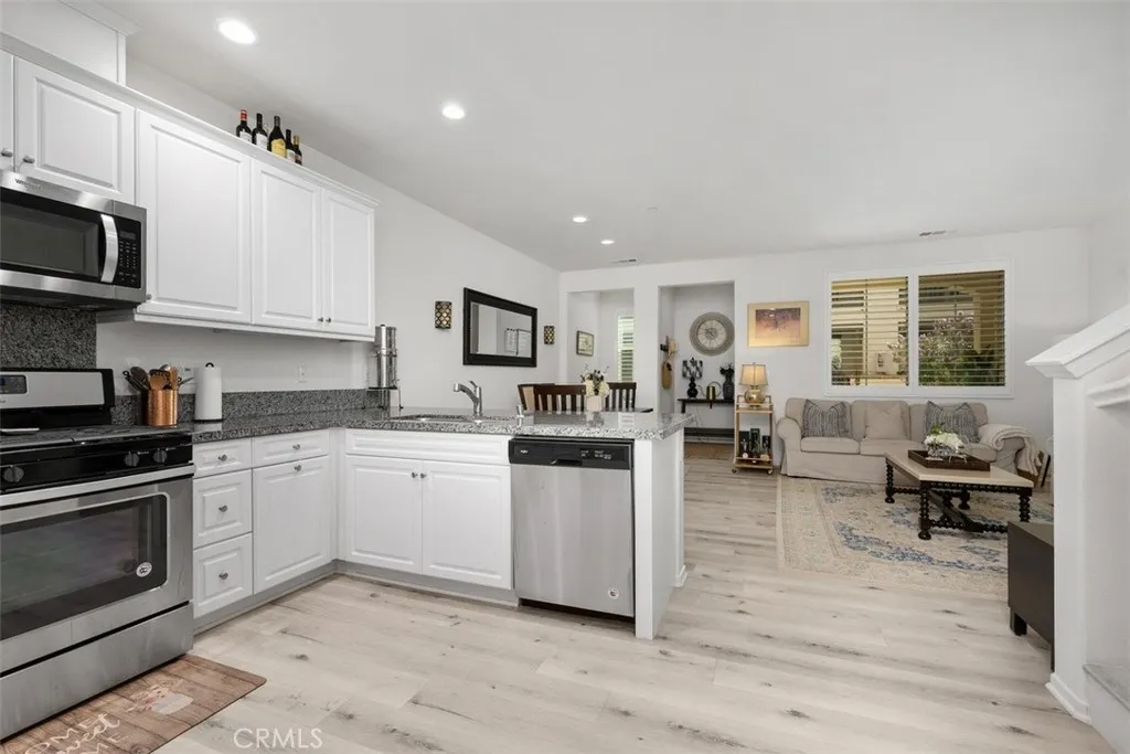 Ontario, California 91762, United States, 3 Bedrooms Bedrooms, ,3 BathroomsBathrooms,Residential,Active,196092