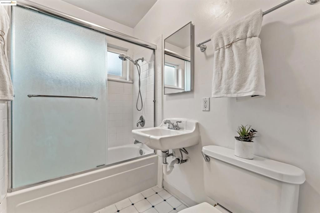 listing image 130722313524783660338