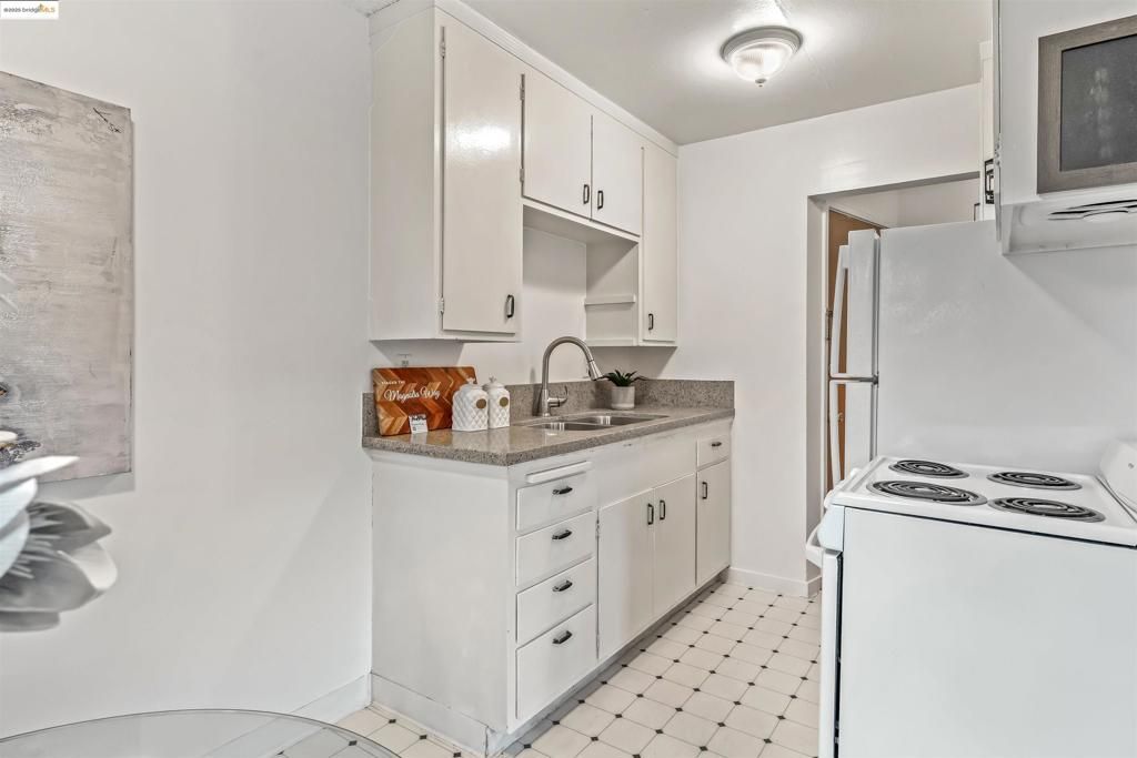 listing image 130728696181277528494
