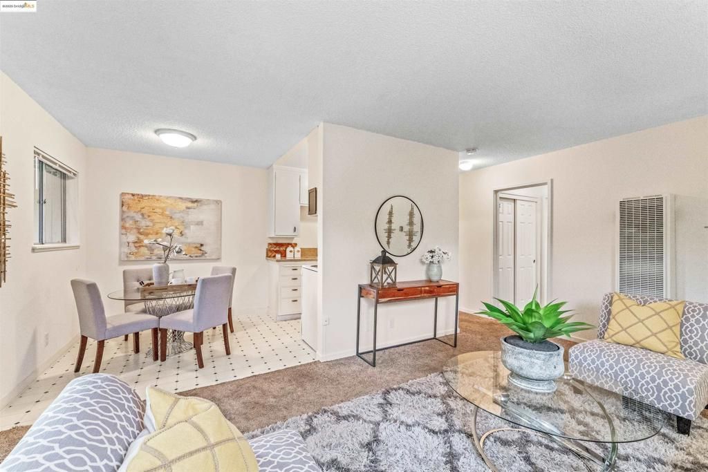 listing image 130721997303855385977