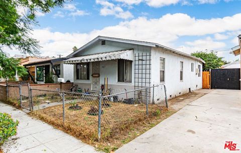 Photo of 267 E 57th Street, Long Beach, CA 90805 (MLS # 25597195)