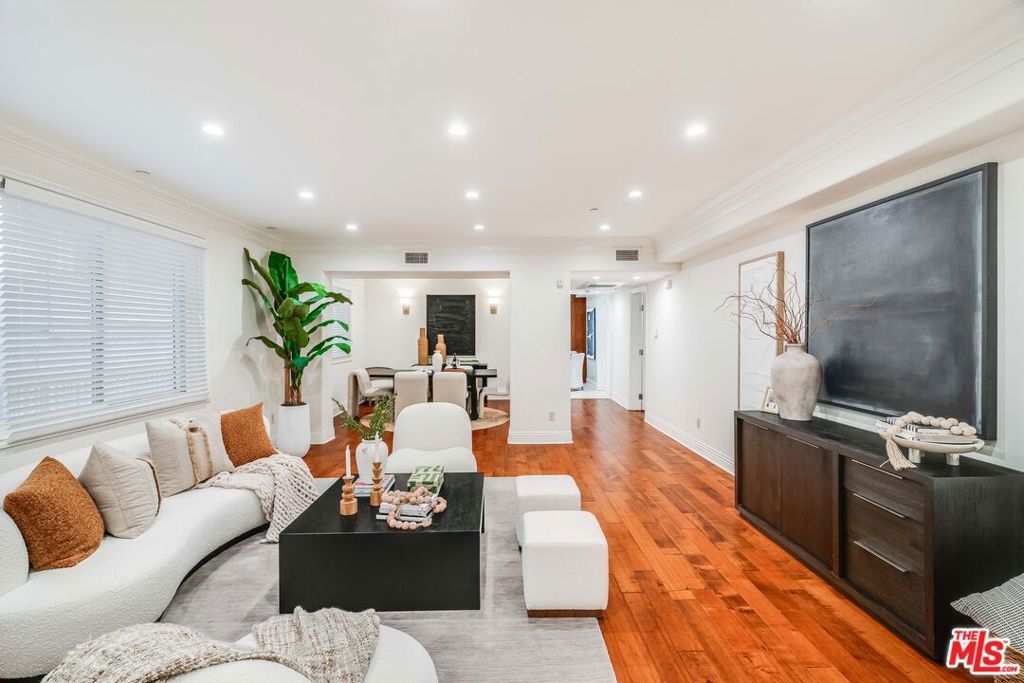 Photo of 11749 Goshen Avenue #402, Los Angeles, CA 90049 (MLS # 26654773)