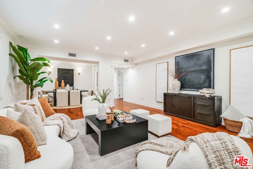 Photo of 11749 Goshen Avenue #402, Los Angeles, CA 90049 (MLS # 26654773)