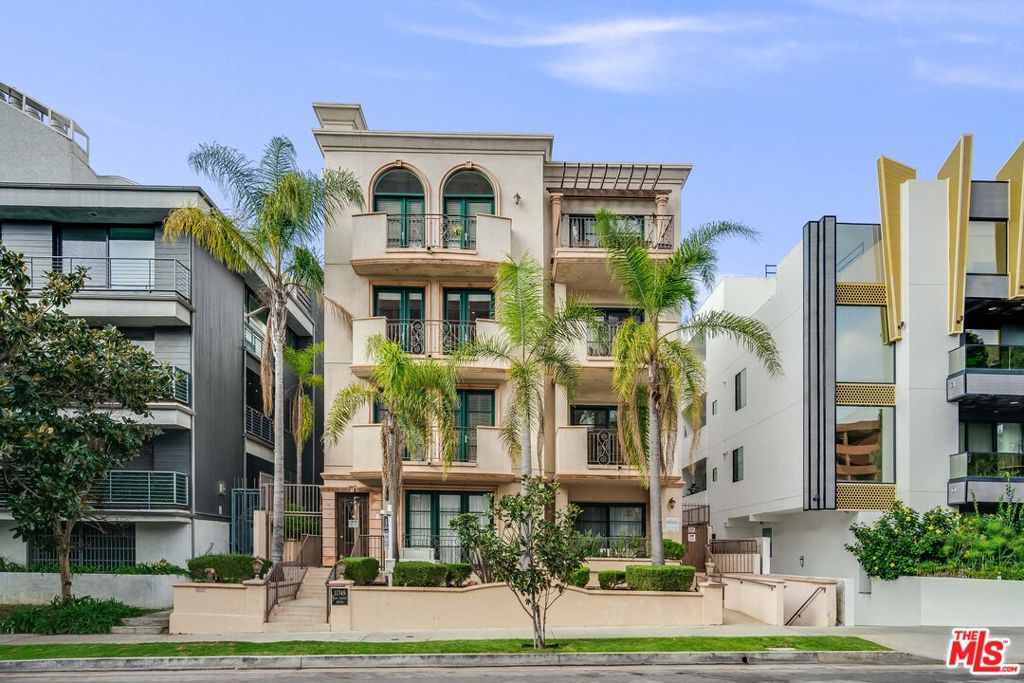 Photo of 11749 Goshen Avenue #402, Los Angeles, CA 90049 (MLS # 26654773)