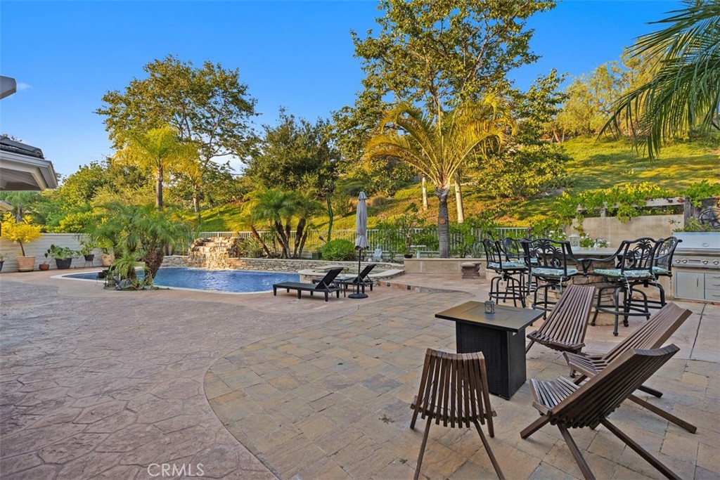 8 Eastridge