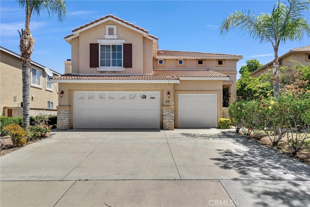 Photo of 43 Villa Valtelena, Lake Elsinore, CA 92532 (MLS # TR26095674)