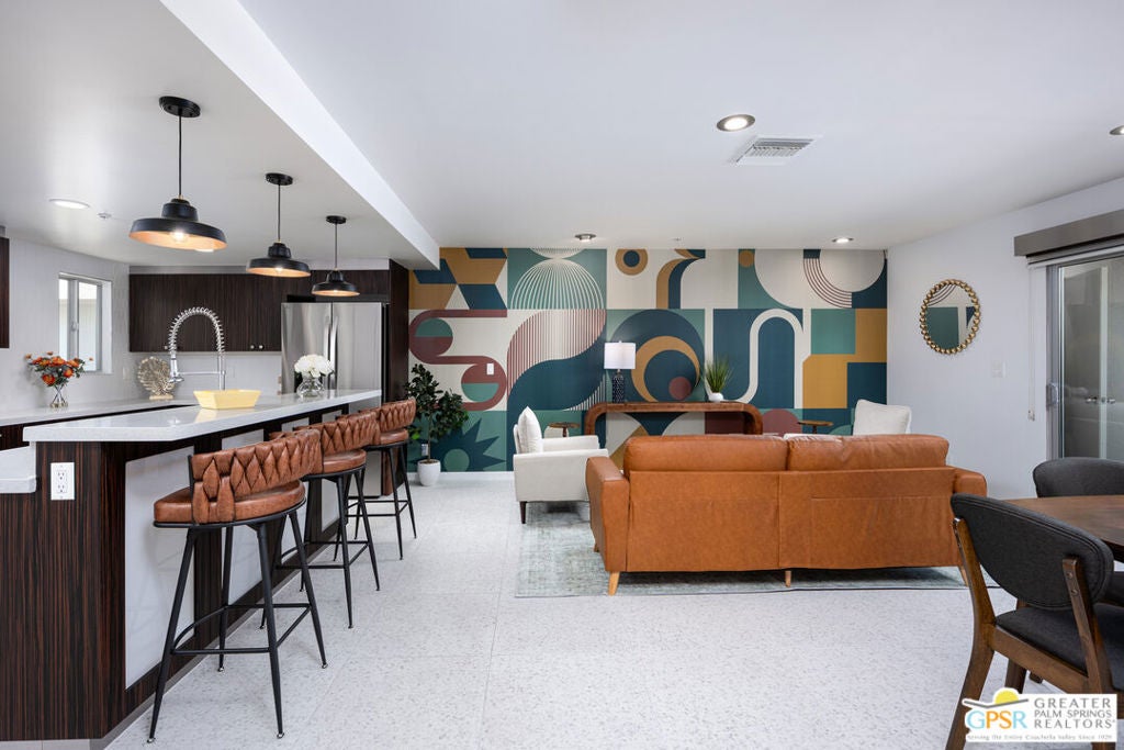 588 E San Lorenzo Road 204