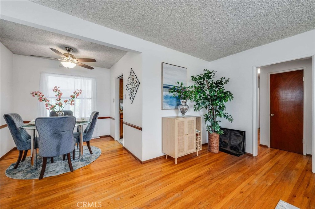 1206 W 187th Place