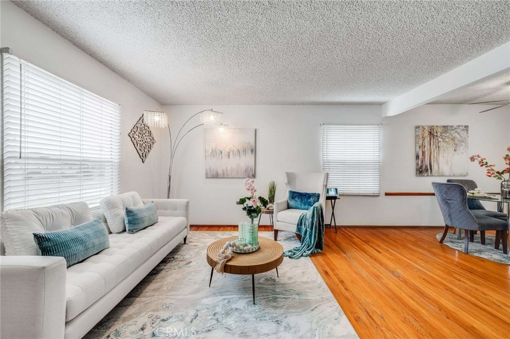 1206 W 187th Place