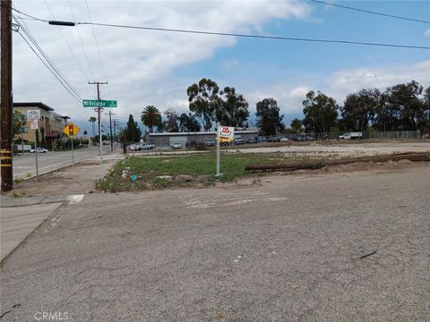 Photo of 320 S G St, San Bernardino, CA 92410 (MLS # CV26079214)