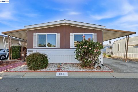 Photo of 4141 Deep Creek Rd, Fremont, CA 94555 (MLS # 41142901)