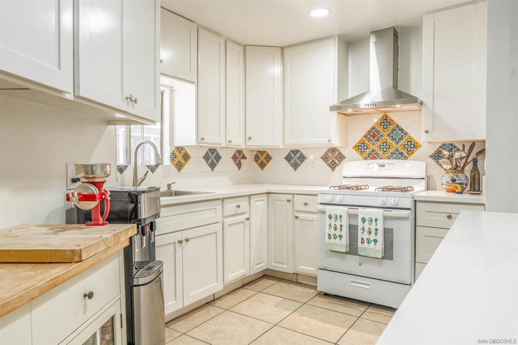 2003 Bayview Heights Dr SPC 180