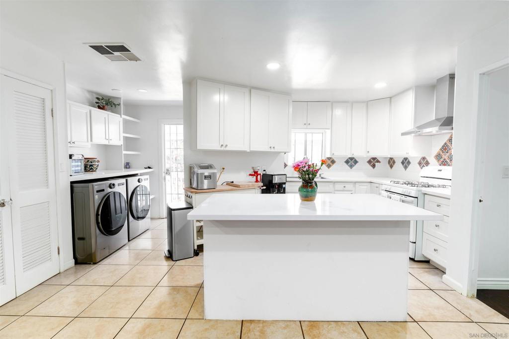 2003 Bayview Heights Dr SPC 180