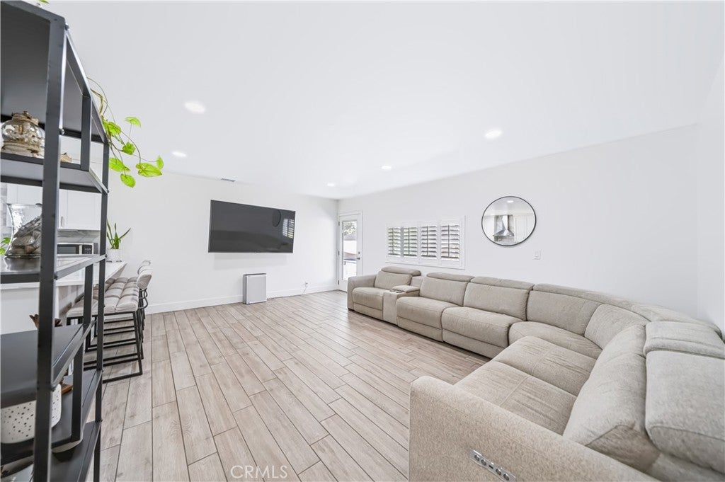 533 E Covina