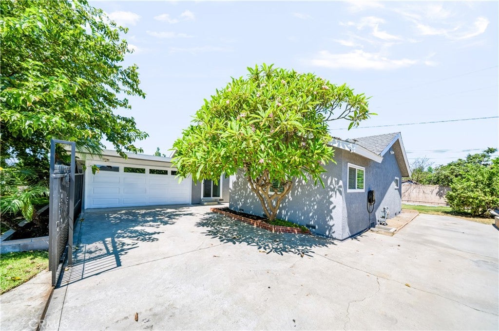 533 E Covina