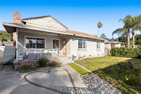 Photo of 17415 Collins Street, Encino, CA 91316 (MLS # SR26010893)