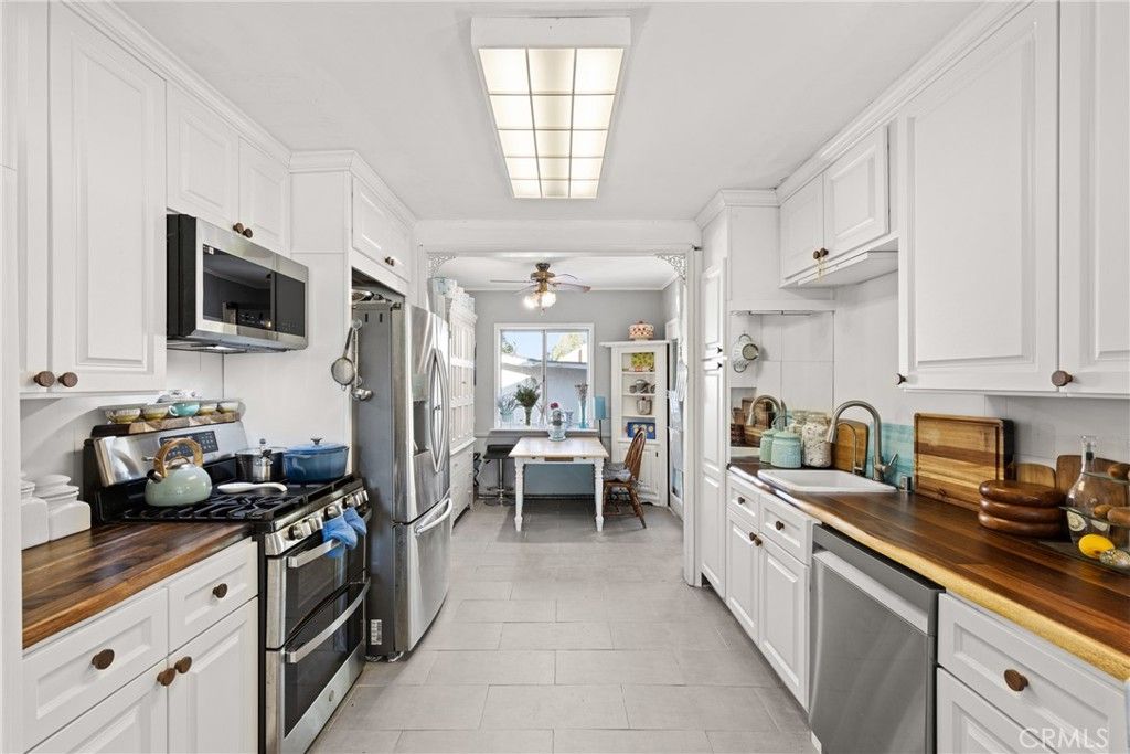 Photo of 17415 Collins Street, Encino, CA 91316 (MLS # SR26010893)