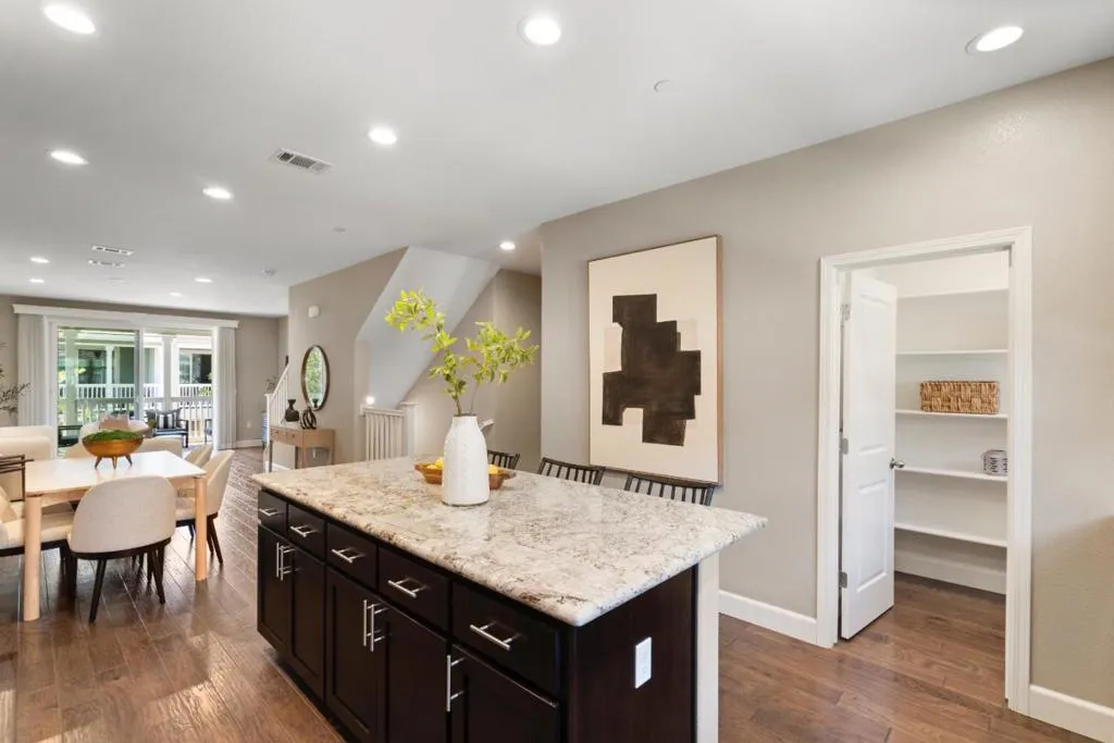 Sunnyvale, California 94086, United States, 3 Bedrooms Bedrooms, ,4 BathroomsBathrooms,Residential,Active,145686