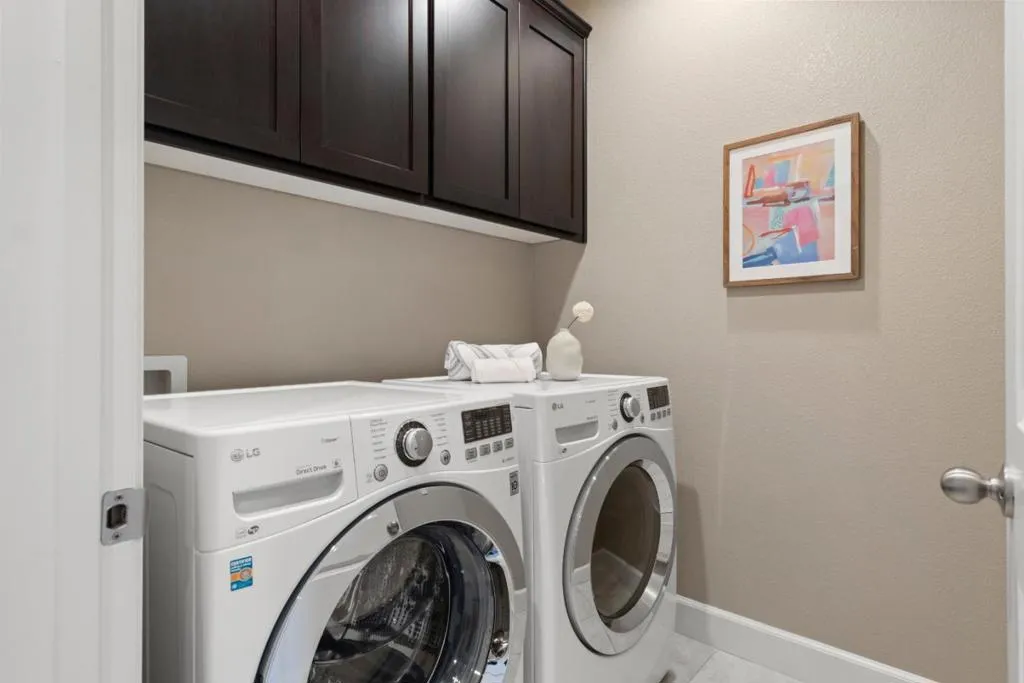 Sunnyvale, California 94086, United States, 3 Bedrooms Bedrooms, ,4 BathroomsBathrooms,Residential,Active,145686