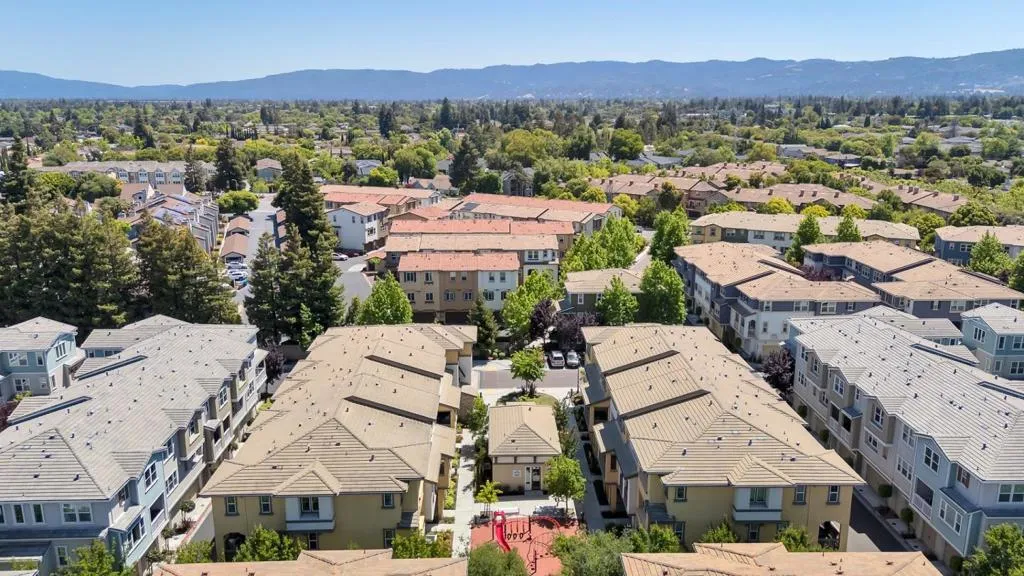 Sunnyvale, California 94086, United States, 3 Bedrooms Bedrooms, ,4 BathroomsBathrooms,Residential,Active,145686