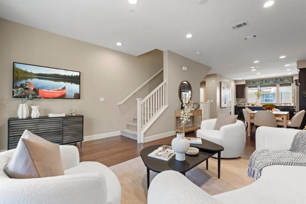 Sunnyvale, California 94086, United States, 3 Bedrooms Bedrooms, ,4 BathroomsBathrooms,Residential,Active,145686