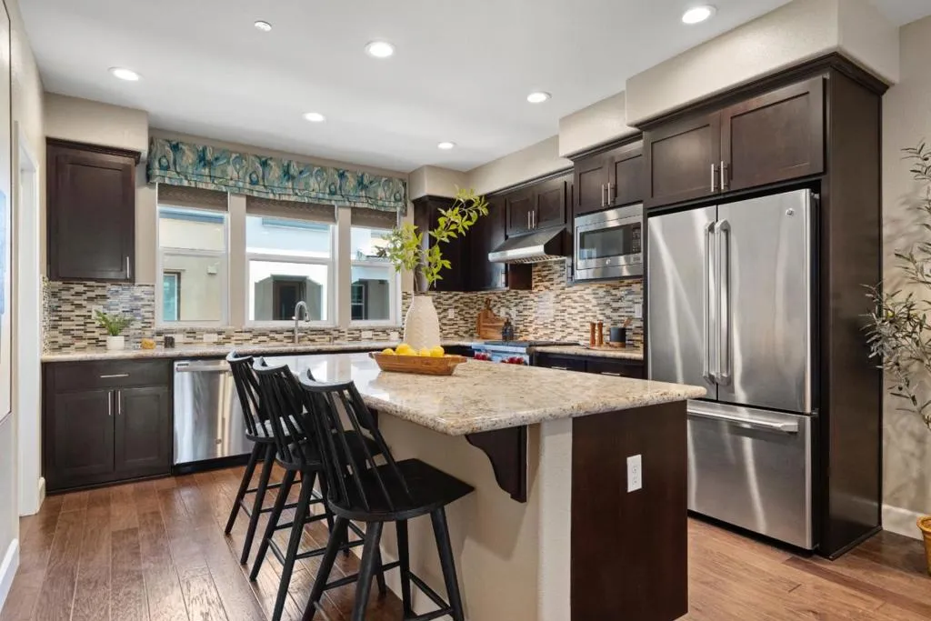 Sunnyvale, California 94086, United States, 3 Bedrooms Bedrooms, ,4 BathroomsBathrooms,Residential,Active,145686