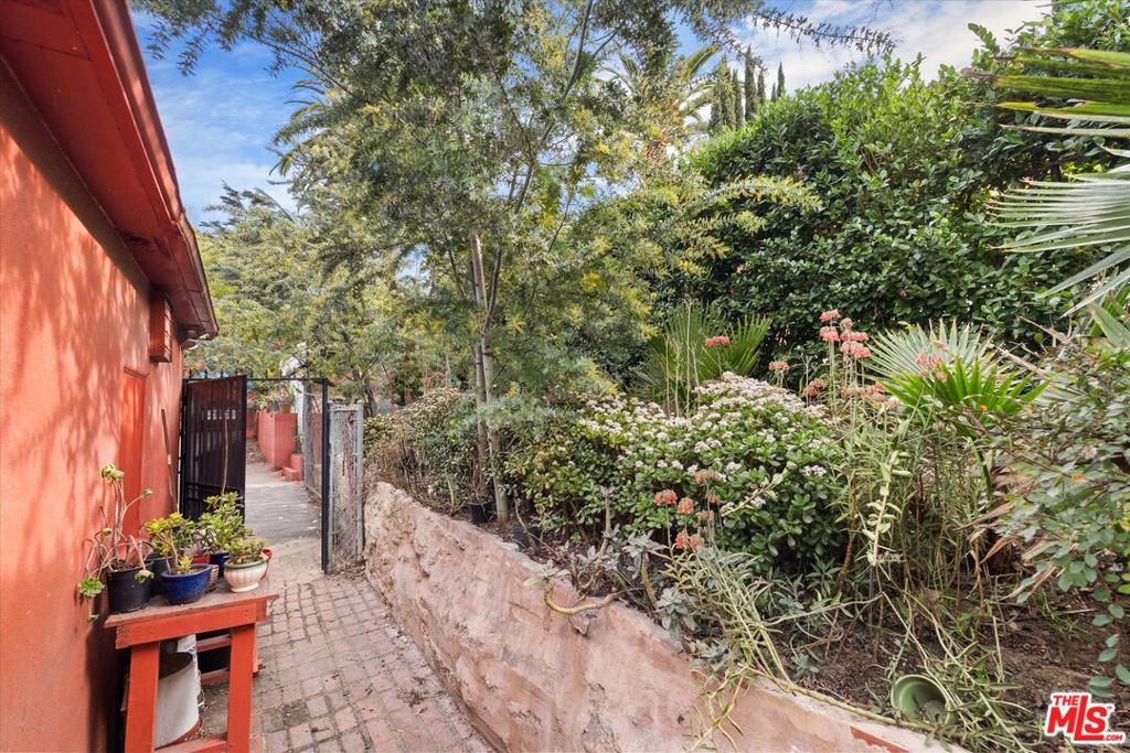 3226 Barham Boulevard