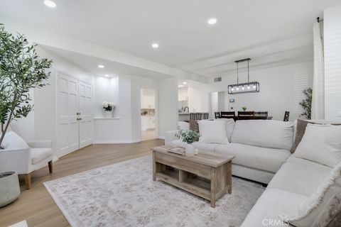 Photo of 272 Fieldstone Way Way #A, Simi Valley, CA 93065 (MLS # SR26093383)