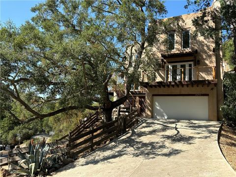 Photo of 2045 Lookout Drive, Agoura Hills, CA 91301 (MLS # SR25253846)