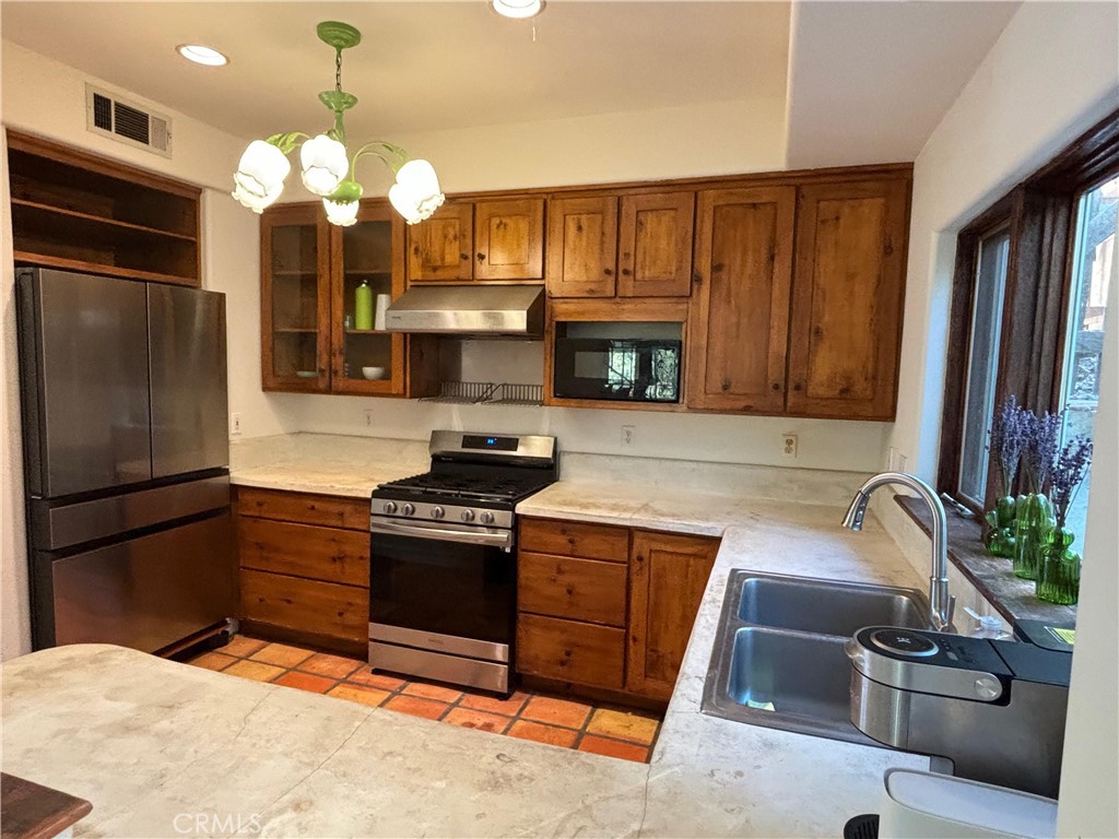 Cornell Ranchos (818) - Residential Lease