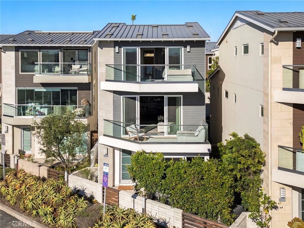 Photo of 5512 Seashore Dr, Newport Beach, CA 92663 (MLS # OC25278464)