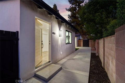 Photo of 7053 Fallbrook Avenue, West Hills, CA 91307 (MLS # SR26218306)