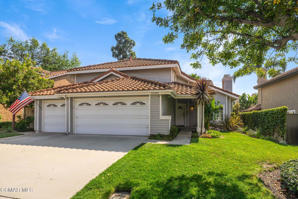 Photo of 12202 Willow Hill Drive, Moorpark, CA 93021 (MLS # 226001454)