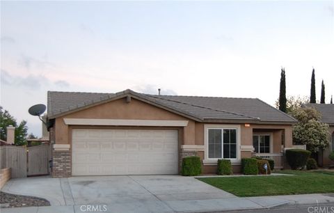 Photo of 1377 Clear Valley RD, Victorville, CA 92392 (MLS # DW26128193)