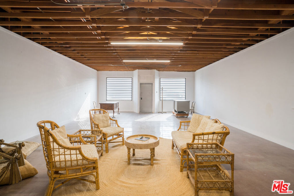 1529 W Pacific Coast Highway