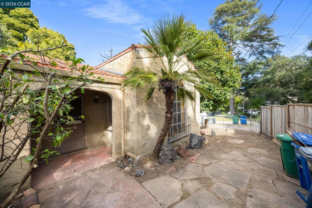 11 Edgecroft Rd