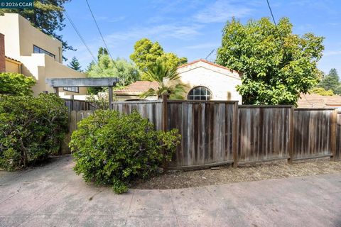Photo of 11 Edgecroft Rd RD, Kensington, CA 94707 (MLS # 41140386)