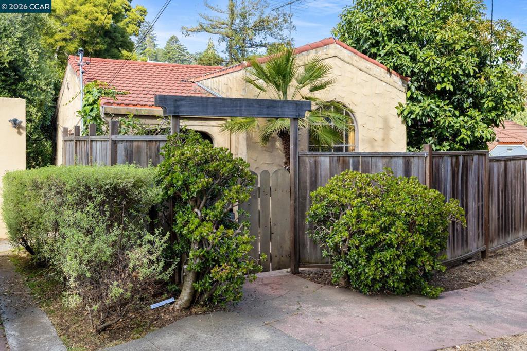 11 Edgecroft Rd