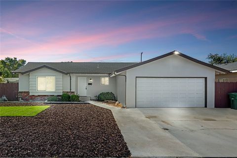 Photo of 433 N Santa Venetia Street, Los Banos, CA 93635 (MLS # FR25252958)