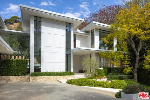 Photo of 9509 Heather Road, Beverly Hills, CA 90210 (MLS # 26673777)