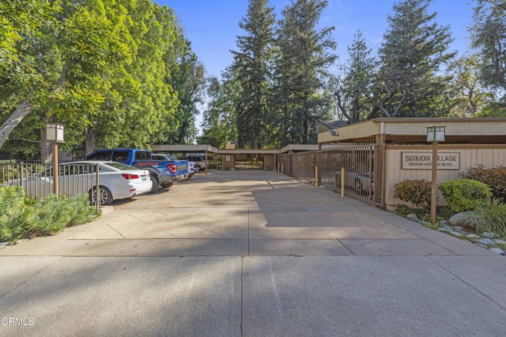 22330 Victory Boulevard 401