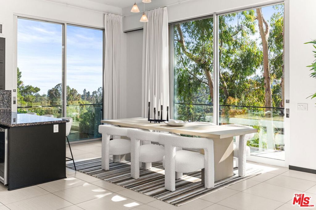 Photo of 933 Bluegrass Lane, Los Angeles, CA 90049 (MLS # 25568417)